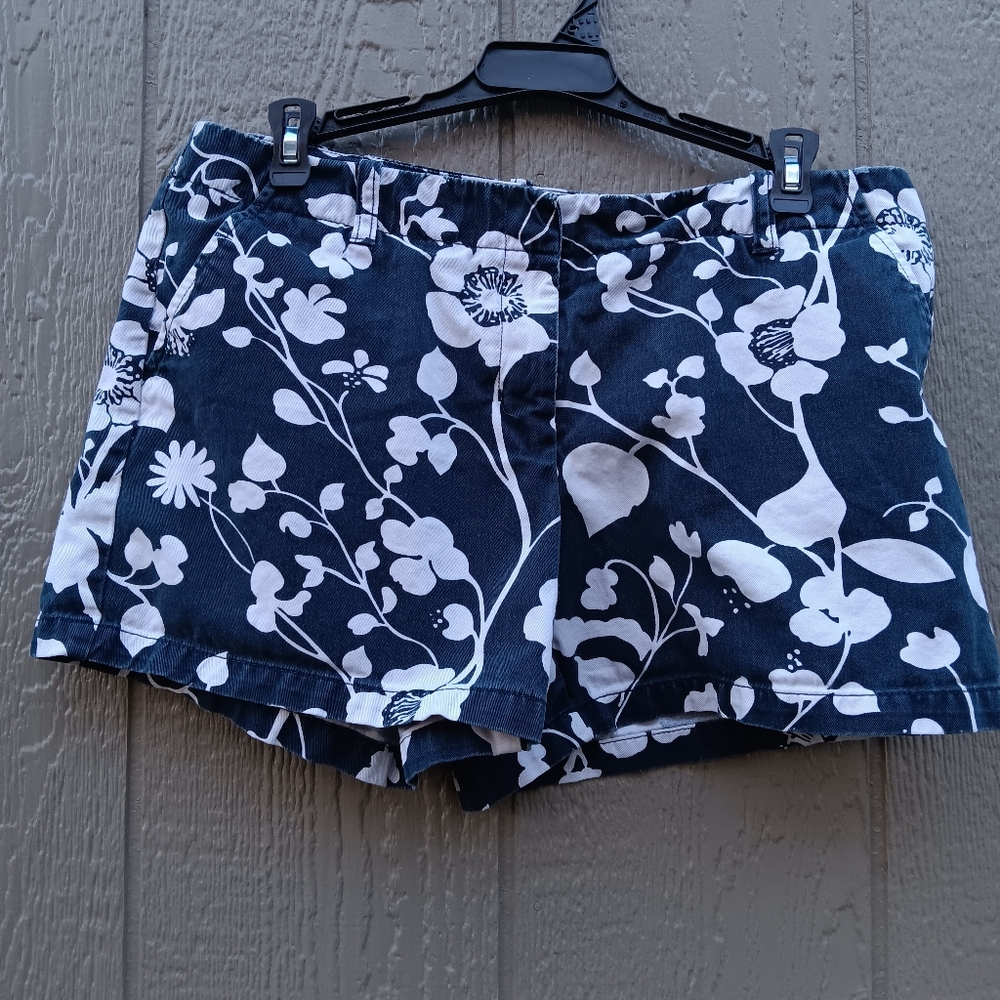 J. Crew Floral Size 8 Low Fit 4 1/2" Inseam